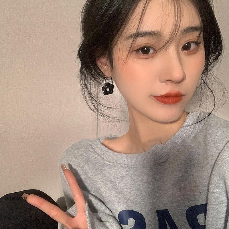 メタルピアス フープピアス 花 フラワー モノトーン モチーフ 揺れる 大人かわいい シルバー ピアス(4.0)