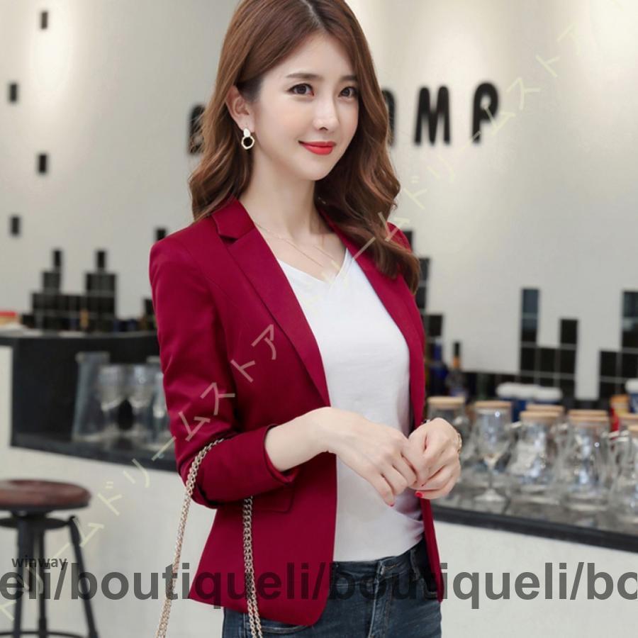 商品の説明自然でほのかな光沢も落ち着いた気品を感じさせます。 洗練された質感が見る側にも清潔感を与えます。夏にかけて爽やかな印象を与えてくれるのコードレーンが、通気性がアップして更に快適な着心地感に進化しました！初夏から初秋まで、セットアップから単品使いまで着回しの幅が広がります。気になる腰回りを自然にカバーしてくれる着丈感で、スカートにもパンツに合わせやすいオシャレアイテム。ワイドパンツ、ガウチョやスカーチョとの楽ちんコーデや、キチンと感のあるタイトなパンツやスカートに、ヒールやパンプスなどを合わせれば、ぴりっと辛口にまとまった、大人のビジネス?コーディネートが完成します。ウエストラインを意識した女性らしい美ライン?シルエットが体型カバー効果もあり、オフィスやビジネスシーン、ちょっとしたお呼ばれやママ会などのコーデにもオススメです。【色?サイズについて】生地のカッティングにより画像と異なる場合がございます。 同商品、同色におきましても色(染料)やロットによって伸縮性?伸び率、裁断上ずれなどが生じてしまう現象があります。