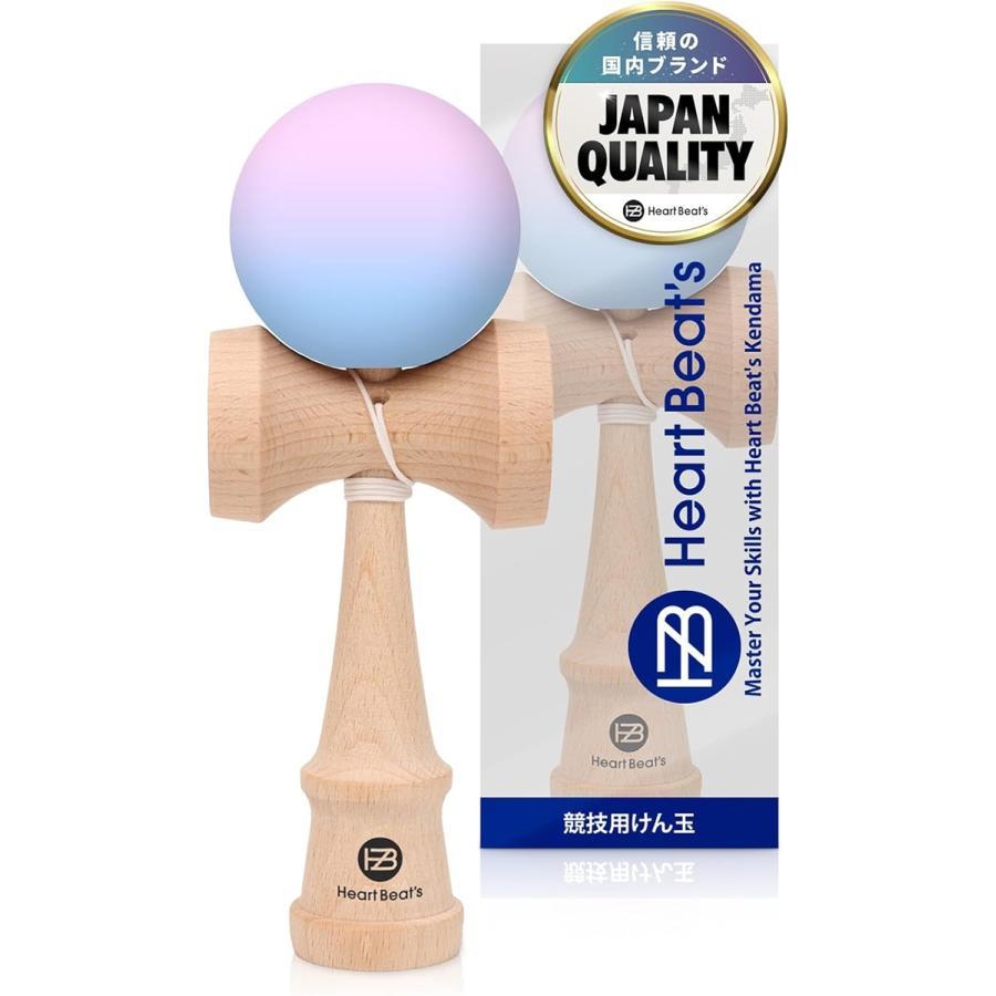 バリエーションコード : 2B9RWNS156「技が決まる。競技用けん玉」 Heart Beat's けん玉は、技の決まりやすさを追求した高品質な競技用けん玉です。初心者から競技志向者、幼児?小学生、子供からお年寄りまで幅広いレベルの方にお楽しみいただけます。基本技から応用技まで、多彩な技に挑戦できる設計です。特殊マットコーティングにより、グリップ力とクッション性が高まり、球が止まりやすくなります。ツートンカラーにより球の動きや回転を目で追いやすく、技の成功率が高まります。大きな開口部により、けん先の挿入が容易になり、技の精度がさらに向上します。「心和むパステルの彩り ミスティカルパステルけん玉」伝統的な民芸品?けん玉におしゃれでモダンなパステルカラーで彩られた心和むデザインの剣玉です。柔らかな色合いは集中力を持続させ、長時間の練習に最適です。選べる7カラー。7つの鮮やかなカラーバリエーションからお選びいただけます。どの色もスタイリッシュで、練習やプレイの時間をより一層楽しく演出します。あなたのプレイスタイルにマッチしたお気に入りのカラーを見つけてください。「初心者にも使いや?