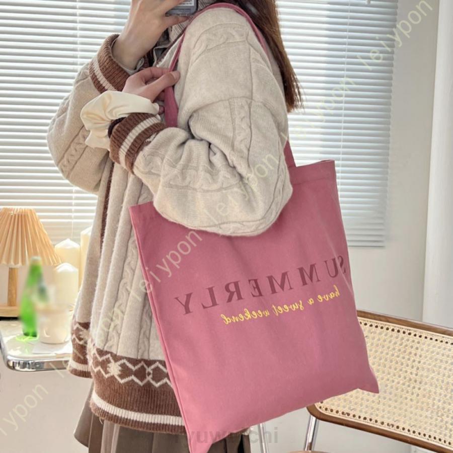 【商品の説明】★サイズ(約)：高さ約39.5 cm/幅約37 cm/ショルダー（空間）高さ28 cm/ショルダー帯域幅2.7 cm★想像以上の収納力。iPad、スマホ、折り畳み傘、服など身の回り品は全部このハンドバッグでスッキリと収納でき、短期出張や一泊旅行など場合は不可欠のレディースハンドバッグです。★多機能リュックサック。外観は簡潔で、気前がいいです。生地は柔らかくて、生地は優良です。ホワイトカラー、学生、お母さんは全部使えます。人に気ままで、若い感じをあげます。★かわいい おしゃれ クール などスタイル問わずにお選び頂けます。 落ち着いたデザインは年齢問わず10代 20代 30代 の方々にご愛用頂けます。記念日 などの 母の日 ホワイトデー 誕生日 就職祝い 入社祝い クリスマス 等の プレゼント ギフト にもピッタリです。【注意事項】★当店ではメーカーから密閉した状態で、検品の上再度袋詰め致しておりますので、店頭にある商品とは違い、匂いが多少強く感じられるものもございます。数日のご使用や陰干しなどで気になる匂いはほとんど感じられなくなりますのでお試しくださいませ。