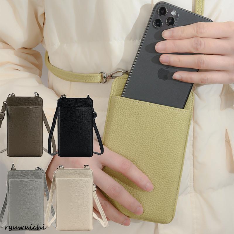 シボ感がおしゃれなスマホショルダーバッグ小物とカードが収納できるポケット付き。ちょっとしたお出かけに便利なコンパクトなサイズ感。ユニセックスで使えるシンプルなデザイン。スマホショルダー ショルダーバッグ 高見え スマートフォン 携帯 アイフォン iphone14 14pro 14promax 14plus iphone13 13pro 13promax 13mini iphone12 12pro 12promax生産：中国製注意事項1：商品の開封時に素材の臭いを感じる場合がございます。湿気が少なく風通しの良い場所で、一週間程度陰干しして頂くと自然に軽減されます。注意事項2：機種やケースの厚みなどによっては入らない可能性がございますので予めご了承ください。素材：合成皮革カラー：ブラックベージュグレーベーシック フェイクレザー スマホショルダーバッ