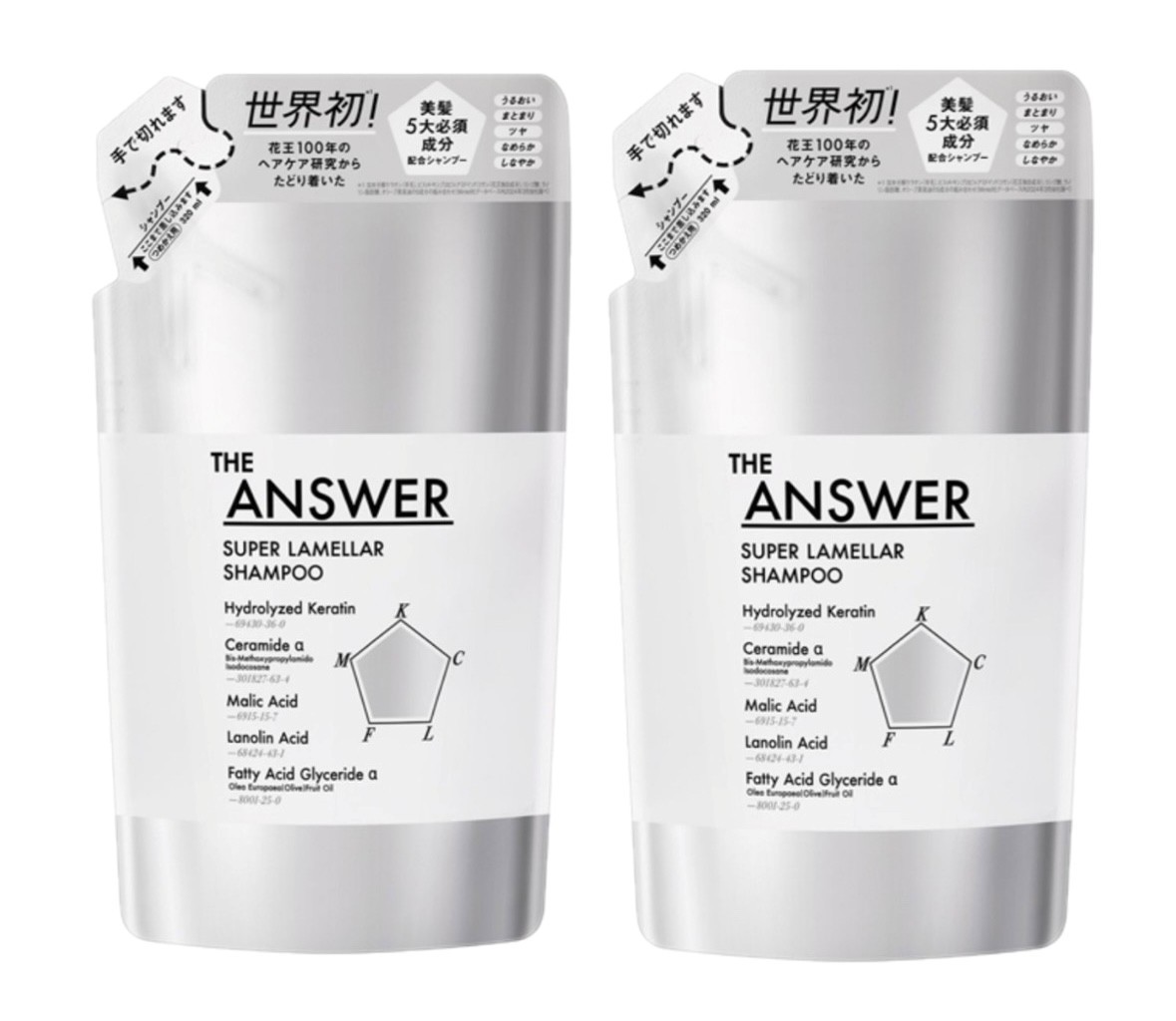 【まとめ買い2袋セット】THE　ANSWERジアンサー　スーパーラメラシャンプー　つめかえ用　1袋（320ml）×2袋セット ジアンサー　スーパーラメラシャンプー　つめかえ　世界初　うるおい　まとまり　しなやかな　髪　ノンシリコーン　バスタイム　朝シャン　まとめ買い 商品説明花王　THE　ANSWERジアンサー　スーパーラメラシャンプーつめかえ用　1袋(320ml)×2袋セット　　　　　〜世界初！〜花王100年のヘアケア研究からたどり着いた美髪5大必須成分配合シャンプー。うるおい、まとまり、ツヤめき、なめらかで、しなやかな髪へ●凛として洗練されたベルガモット＆ダフネの香り。●シャンプー内に構築したラメラ層に、ケア成分を蓄える「ラメラプラットフォーム技術を採用。●美容液のようなテクスチャー●「塗り洗い」で、ケア成分を含んだ泡が髪全体に行き渡ります。●サルフェート、パラベン、合成着色料フリー、ノンシリコーン処方。 5