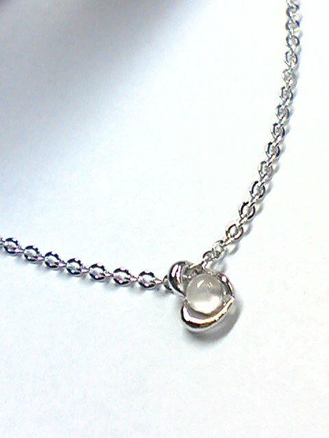 【送料無料】【日本製】オープンハート天然石ペンダント☆ムーンストーンorブルートパーズ/P-231【ネコポス発送】