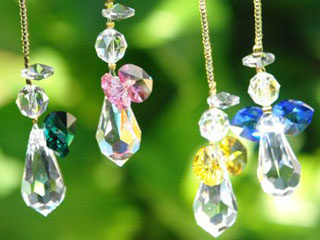 【幸せを呼び込む虹の力！】スワロフスキー社製の純正クリスタルを使用！「ちっちゃなエンジェル」サンキャッチャー