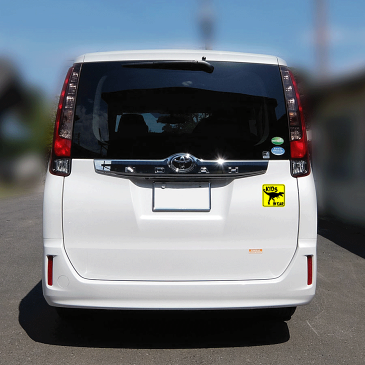 【あす楽対応】kids in car ティラノサウルス 角型 マグネットステッカー 子供が乗っています 子供が乗ってます キッズインカー チャイルドインカー かっこいい 恐竜 車 3000円以上の購入でゆうパケット又は定型外郵便に限り送料無料です! 楽天 通販
