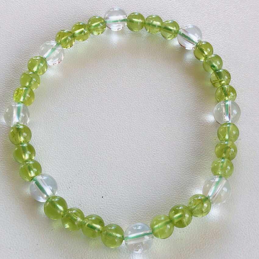 ペリドット×水晶 8月の誕生石 夫婦愛 ポジティブ 太陽の石 オリーブグリーンの人気天然石 パワーストーンブレスレット 天然石ブレスレット 華奢 女性に最適 プレゼントにも最適