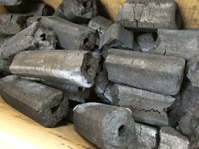 あおい備長炭(オガ炭) 10kg×2箱 インドネシア産 2級品【炭/オガ炭/オガ備長炭/成形炭/備長炭/燃料/バーベキュー/BBQ/キャンプ/アウトドア/炭火料理/焼き鳥/焼肉/コンロ/グリル/火鉢/業務用/まとめ買い】 tnr通販格安セール情報 楽天 通販