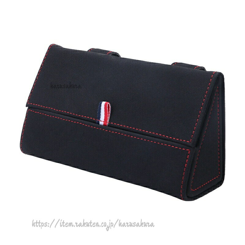【製品仕様】サイズ:17 x 5 x 8.5CM。カラー:ブラック、ベージュ、グレー。3色選択なので車体の内装色にピッタリ合う色を選択できる。サンバイザーに取り付けるタイプのサングラス、メガネホルダーです。【素材】実用的で美しい、防塵、耐熱、耐衝撃。ポータブルでシンプルなデザイン、小型。実用的に設計され、取り付けやすい車用メガネケースです。【内側に柔らかい素材保護層】メガネホルダーの内側には柔軟で弾力性のある柔らかい素材保護層を装備し、中のメガネやサングラスをよく保護します。【取り付け簡単】取り付けは簡単で、弾性の高いクリップをサンバイザーに直接固定します。ワンタッチで出し入れできて便利。運転中でも軽くとケースを押し、片手でケースの開閉がきます。【対応車種】この車用メガネボックスはほとんどあらゆるの車種に適用し、大容量で収納力抜群、どんなメガネやサングラスにも楽々に収納できます。車載 サングラス 収納 自動車用 メガ ブラック ベージュ レッド ピンク グレー