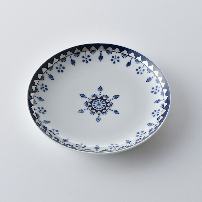 飾り銀彩プレート185（18.5cm）【波佐見焼き】藍古伊万里様式の染付に銀菜を施した気品のあるお皿、石丸陶芸林九郎窯オリジナル商品です。のサムネイル