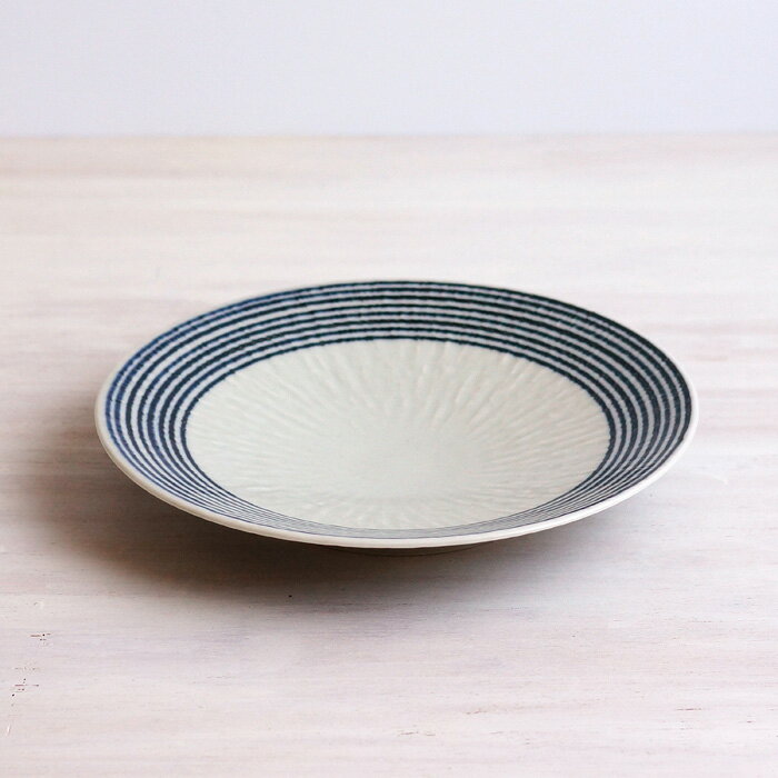 【ブラックフライデー ポイント10倍】波佐見焼 食器 藍駒 8寸皿 （直径24.7Cm）和山 WAZAN プレート 丸..