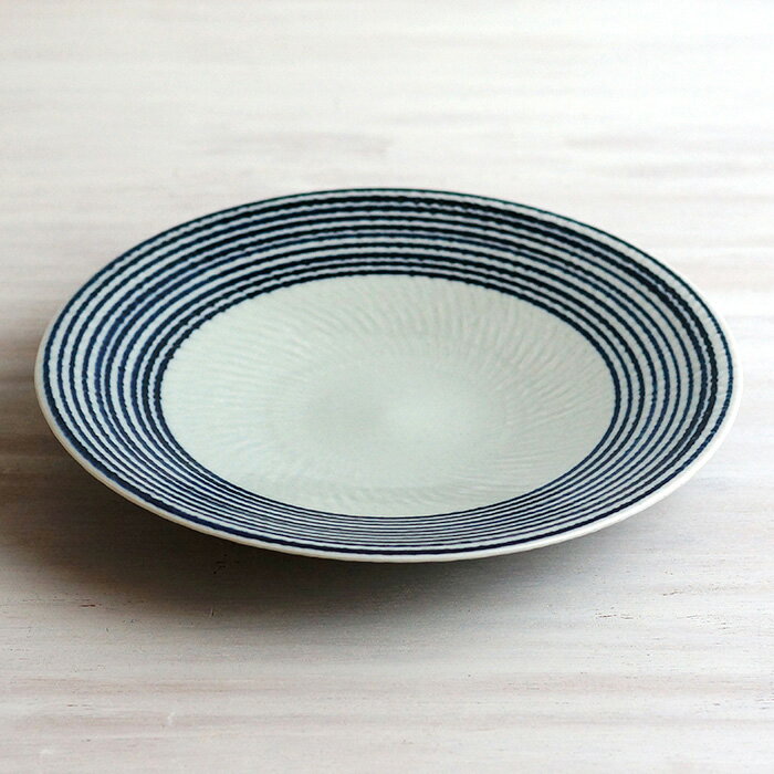 波佐見焼 食器 藍駒 9寸皿(直径27.5cm) 和山 WAZAN プレート 丸皿 おしゃれ 収納 スタッキング カジュアル シンプル レトロ 染付 ボーダー ナチュラル 食洗器・電子レンジOK かわいい お祝い 引き出物 ギフト はさみやき