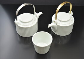 磁器と金属のコントラストが美しい