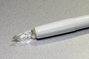 一本一本手作業で削った伝統技法「しのぎ」