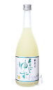 2008年に本格発売した「梅乃宿ゆず酒」が、「あらごしゆず」としてリニューアル。全国から厳選した国産ゆず果汁を使用し、梅乃宿の日本酒とブレンドしたゆず特有の爽やかな風味と酸味が感じられる贅沢なゆず酒です。ゆずの品種や産地によって毎年異なる果汁の風味を見極め、バランスがとれるように配合を調整しています。使用している果汁は1800mLで約20個分、720mLあたりゆず約8個分。梅乃宿の日本酒をブレンドすることで、アルコール感とゆずの酸味や苦味を和らげ、果実感をより感じやすく、口当たりのよいリキュールに仕上げました。 ロックまたは炭酸割がおすすめです。 *画像はイメージです。 *画像内の製造年月は撮影当時のものとなります。 *サイズ表記に関しては商品名からご判断下さい。新しい酒文化を創造する蔵を目指して 1893年創業。梅乃宿が考える新しい酒文化の創造とは、日本酒のおいしさを求めながら楽しさも探っていくこと。日本酒造りで培ってきた技術をもとに、若い世代に日本酒の魅力を知ってもらう取り組みにも果敢にチャレンジしています。その代表が、日本酒ベースのリキュール「あらごし」シリーズ。こだわるのはカテゴリーや名称ではなく、飲む人の笑顔でありたい。梅乃宿は、人を幸せにする酒造りに挑戦していきます。