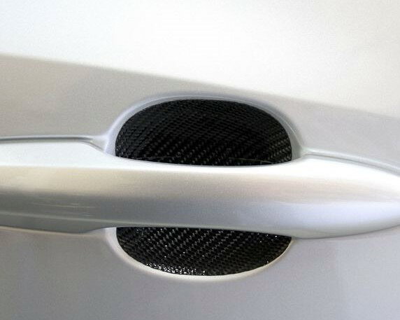 ドアハンドル周りのひっかき傷 大切な愛車をキズから守ります！ ドアハンドル、ドアノブまわりの引っかき傷防止に ドアノブガード！ このドアプロテクターは、純国産・日本製にこだわる株式会社ハセプロの本カーボンシート、マジカルカーボン（※）を使用した商品となります。 取り付けは、カンタン！両面テープを剥がしてドアノブ周りに貼るだけ！ 本製品は、カーボン調シートではなく、本カーボンシート（マジカルカーボン）を使用しているので、最適な厚みがあり、ドアハンドル、ドアの部周りをしっかりと保護、プロテクトしてくれます。マジカルカーボンは、柔軟性に優れた素材でドアの局面にもピッタリとフィットして、防水性や防塵効果も抜群です。 乗車時についてしまう、ひっかき傷、ツメ傷（ネイルガード）、スリ傷を防止（プロテクト）することができ、すでに傷がついているお車に貼れば、キズ隠しにもなります。 さらにプロの職人がひとつひとつ車種専用設計で開発しているので、フィッティングも抜群！カーボンシート特有の機能性とドレスアップ要素を両立したドアハンドルプロテクターです。 汎用商品やカーボン調シートでは満足できないお客様におすすめの商品となっております。 ※マジカルカーボン 〜世界初、貼る！伸びるカーボン〜 特殊繊維素材「カーボン」を当社の特許技術製法により、世界で初めて「伸びるシート」として、ゆるやかな曲面・段差にも貼付ける事を可能にしました。 本物故の保護力に加え、スポーティー感・高級感を演出する夢の商品です。 ◆適合車種トヨタ　カローラスポーツ　NRE210系（2018.6〜2019.8）※MC前◆カラーブラック/CDGT-36（4545403291632）ガンメタ/CDGT-36GU（4545403291656）シルバー/CDGT-36S（4545403291649） 本商品は受注生産です ドアノブガード専用のマジカルカーボンシートです。販売元：株式会社ハセ・プロ〔HASEPRO〕 関連検索ワード（商品説明ではありません）車 自動車 カスタム 汎用 おしゃれ かっこいい 人気のカー用品 シートベルト バックル カバー 2個セット カー用品 便利グッズ 車内 ホルダー バックルカバー シートベルトバックル シートベルトバックルカバー 車用品 ドレスアップ 延長 ストッパー 子供 サポート 車 に 赤 黒 カーアクセサリー 転倒防止 安全対策 新車 中古車 軽自動車 普通車 ミニバン 外車 国産車 運転席 助手席 後部座席 汎用 内装 レッド ブラック 車 用品 便利 グッズ 傷 汚れ 直立 固定 シリコン プリウス インテリアパネル ドアキックガード キックガードドアをキズ 汚れからガードカーボン柄キックガードシート&サイドプロテクションフィルム インナープロテクター ドアガード保護シート パーツ シートカバー 車用 涼感 ハンドルカバー 軽自動車 普通者 滑り止め 縫わない 白 撥水 おしゃれ 簡単装着 編み込み 革 ハンドルカバー ステアリングカバー O型 本革 運動風 高級感 滑りにくい 普通車 軽自動車 乗用車 内装パーツアームレストクッション マルチパッド スバル トヨタ 負担を軽減 運転席 助手席 高反発 パーツ シフトベースパネル シフトノブ 周りシフトパネル セカンドステージ パネル カスタム パーツ ドレスアップ アクセサリー 車 オプション 社外品シフトパネルカバー インテリアパネル コンソールスイッチパネルカバー ギアシフトパネル 内装パーツ カスタム ドレスアカスタム パーツ 内装 車 インテリアパネル アクセサリーカスタムパーツ 車 シール ステッカー カーボン 国産 日本製 シートベルト カバー 簡単貼るだけ 経年劣化 傷防止 分かりやすい エンブレム ステッカー ボタンカバー パーツ ドレスアップ プレゼント 母の日 父の日 敬老の日 クリスマス 誕生日 プチギフト 木目調 内装 汚れ防止 傷防止 パーツ 給油 目立つ 間違い防止 ステッカー カーボン フューエルリッドオープンスイッチ スズキ ジムニー 給油口ステッカー ハセプロ オリジナル 間違い防止 フューエルリッド・オープナー ラインカーステッカー 日本製 ラインカーシール デカール カーボン車用品 カー用品 ドレスアップ ラインテープ カッコいい サイド 車の装飾 カーデコレーション　デカール ボディステッカー エアバルブキャップ タイヤ バルブキャップ 車 バイク ホイール エアーバルブ タイヤキャップ ドレスアップ 車 自動車 カスタム エアバルブ エアーバルブ キャップ お洒落 パーツ クール おしゃれ 部品 パーツ 改造&nbsp; &nbsp; &nbsp; &nbsp;