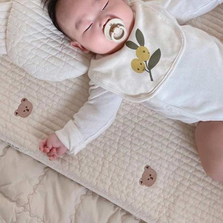 イブルマット お昼寝マット プレイマット ナップマット ベビーマット お昼寝マット 折りたたみ 持ち運び便利 お昼寝布団 赤ちゃん 洗える キルティングマット 刺繍 保育園 敷き布団 コットン キルトラグ イブルマット 敷きパッド 2