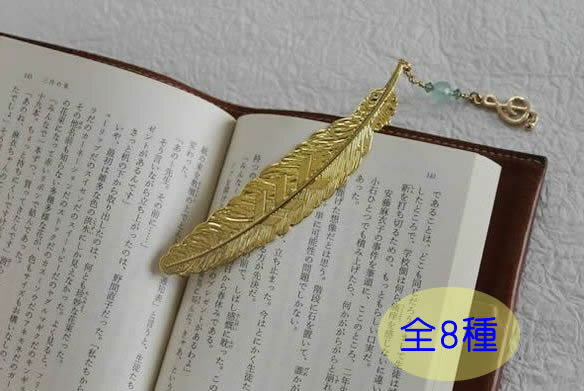 【tochiko】ハンドメイド 天然石と羽根のブックマーカー