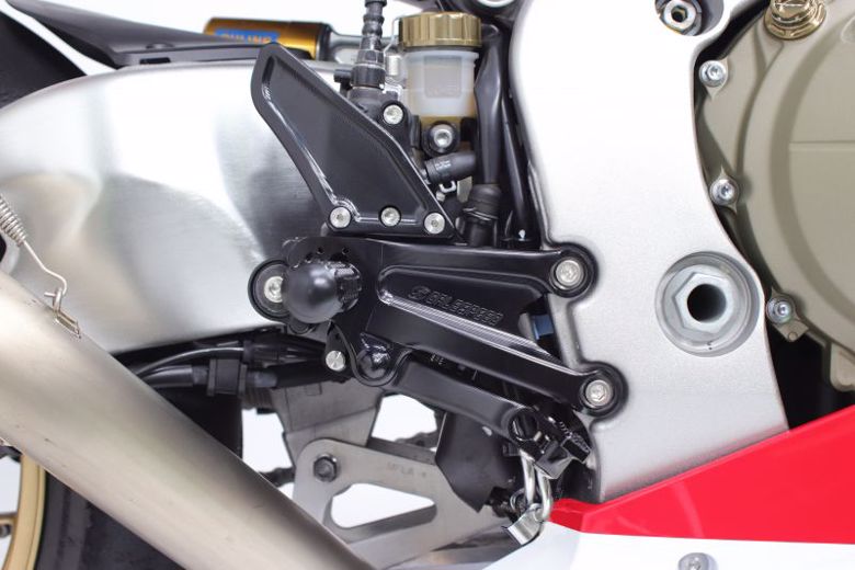 ステップ エラボレート フットコントロールKIT SIL CBR1000RR SP 17-19/SP2 17-18 シフター有 FCK1002S 4538792874876取寄品