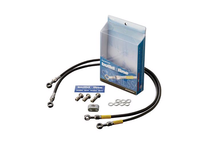【ビルドアライン】BUILDALINE Fホース ステン スモーク YZF750■カタログ品番：P007-0750■メーカー品番：20631090S■JAN：4538792260341適応車両：YZF750 素材 ： ステンメッシュ／ステンレス 色 ： ホース:スモーク キャッチフレーズ ： ブレーキング時の圧損を抑え、コントロールをよりダイレクトにするステンレスメッシュホース。機能部品としての確かな性能と「カシメ方式」による部品結合や、劣化に強い素材の選択等による高い耐久性と安全性を併せ持つ、イギリスグッドリッジ社ブレーキホースです。 適応車両 ： YZF750 商品説明・取扱注意事項 ： ●取り廻し Wダイレクト 商品概要等 ： ◎ロードモデル(フロント/リア/クラッチ） スタンダードなブレーキホースキット。 ダブルディスク車のフロントは、Tタイプ、Sタイプ、ダイレクトと多彩な取り廻し設定があります。 シンプルでスリムなフィッティングパーツ。ブレーキング時の圧損を抑え、コントロールをよりダイレクトにするステンレスメッシュホース。機能部品としての確かな性能と「カシメ方式」による部品の結合や、劣化に強い素材の選択などによる高い耐久性と安全性を併せ持つ、イギリス グッドリッジ社製のブレーキホースがビルドアラインです。レースシーンだけではなく、ストリートシーンにおいても多くのメリットをもたらします。 ◎BUILDALINEの特徴 ■ソケット部分での角度調整が可能なカシメ方式 ■ブレーキング時に圧損を抑え、コントロールをよりダイレクトにするステンレスメッシュホース ・カシメカラーには全て耐久性の高いステンレススチールを用いています。 ・シンプルな構造で、コンパクト。スーパースポーツ系など取り付けスペースの狭いマスター部分にも対応します。 ・シンプルなバンジョーアダプターを使用するため軽量です。 ・バンジョーとホースが独立しているため、ホースのみやアダプターのみといった部品毎でのリペアが可能です。 ・カスタムの進行に合わせて部品を交換。ステップアップを低コストで実現します。 画像注意書き ：画像はダブルホースのイメージです。実際の商品とはホース仕様／付属品等異なります。 イメージ画像。色、形状、数量は実際と異なる場合があります。 左から2番目の色です。 ■商品分類：バイク用品、オートバイ（モーターサイクル）パーツ ■カテゴリ：車、バイク、自転車 ＞ バイク ＞ ブレーキパーツ ＞ ブレーキホース ■対象：男性(メンズ)、女性(レディース) ■用途：ツーリング(ロングツーリング)、通勤、通学 ※号機番号と適応車種を必ずご確認のうえ、ご注文くださいますようお願い致します。ご不明点等は、ご注文前にお問合せください。 ※掲載商品と実際の商品との色合いが異なる場合がございます。ご了承の程、宜しくお願い致します。 ※商品は予告なく仕様の変更や販売を終了している場合がございますので予めご了承下さい。 ※画像は装着画像や塗装済みのイメージ画像の場合がございます。 ※画像に含まれる、小道具等は商品には含まれておりません。 ※画像は装着イメージです。車両本体は商品に含まれておりません。