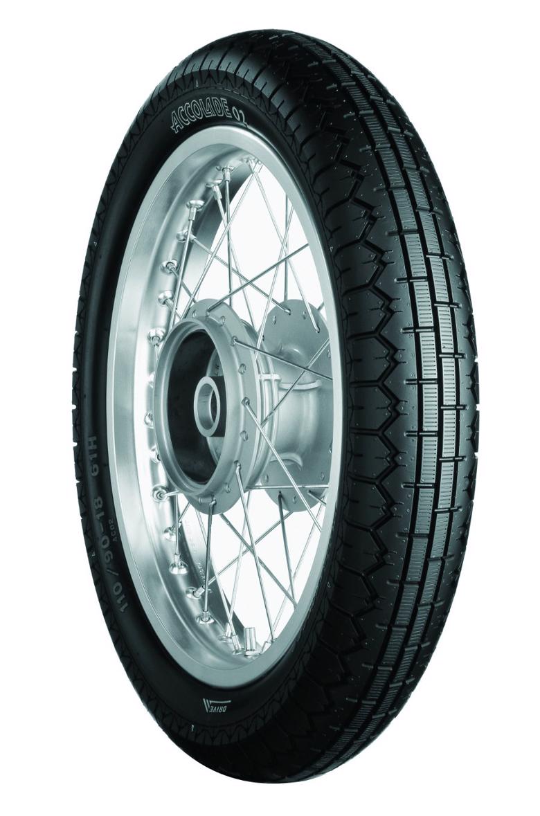 【BRIDGESTONE】ブリヂストン ACCOLADE AC02 110 90-17 60H W■カタログ品番：P016-6864■メーカー品番：MCS00448■JAN：4961914427252適応車両：110／90-17 60H W タイプ ： W サイズ ： 110／90-17 M／C 60H 商品説明・取扱注意事項 ： ●標準リム幅(inch) 2.50 ●適用リム幅(inch) 2.15-3.00 ●トレッド幅×外径 111mm×630mm 商品概要等 ： カスタムメイドのためのワンアイテム。クラシカルバイクでの楽しい走りが味わえるパターン、機能が持ち味。トラディショナルなパターンと、先進のタイヤテクノロジーを高次元でバランスさせた高性能カスタムギア。ビンテージバイクでトラディショナルな外観を志向し、高いグリップ性能を求めるお客様に。 ◎コンパウンド バトラックスで培われたタイヤテクノロジーから生まれた、独自のコンパウンドを採用。高いグリップ性能と、耐摩耗性能を高次元で実現。 ◎リッジ付きリブパターン トレッドセンター部に、リッジ付きリブパタンを採用。サイド部までまわり込んだパタンとともに、トラディショナルなイメージを演出し、シングルの雰囲気にあったスタイリングを実現。 ◎大ブロックパターン 高いグリップ性能と、スムーズなハンドリングを実現するためにショルダー部に大ブロックパタンを採用。また、センター部の周方向グルーブやショルダー部の横方向グルーブで、ウェット性能も確保。 ◎クラウン形状 深いバンク角でも、安定した接地面積を確保するクラウン形状を採用。 ◎構造 ケース剛性の最適化により、ハンドリングや安定性を向上。 画像注意書き ： ■商品分類：バイク用品、オートバイ（モーターサイクル）パーツ ■カテゴリ：車、バイク、自転車 ＞ バイク ＞ バイク用タイヤ、ホイール ＞ タイヤチューブ ■対象：男性(メンズ)、女性(レディース) ■用途：ツーリング(ロングツーリング)、通勤、通学 ※号機番号と適応車種を必ずご確認のうえ、ご注文くださいますようお願い致します。ご不明点等は、ご注文前にお問合せください。 ※掲載商品と実際の商品との色合いが異なる場合がございます。ご了承の程、宜しくお願い致します。 ※商品は予告なく仕様の変更や販売を終了している場合がございますので予めご了承下さい。 ※画像は装着画像や塗装済みのイメージ画像の場合がございます。 ※画像に含まれる、小道具等は商品には含まれておりません。 ※画像は装着イメージです。車両本体は商品に含まれておりません。