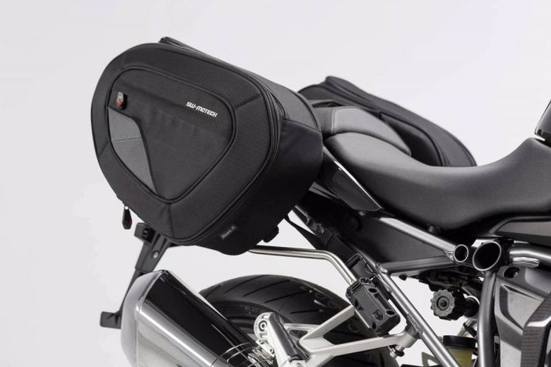 バイク用品 エスダブリューモーテック SWモーテック BLAZE サドルバッグセット ハイver BMW R1200R 15-16 R1200RS 15-BCHTA0774010601/B 4538792239736取寄品 セール