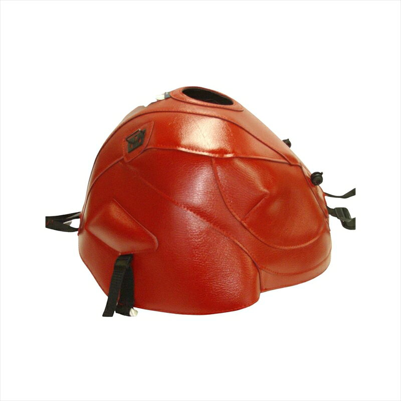 ■メーカー名：BAGSTER(バグスター) ■メーカー品番：1497D ■JAN：4547567320128 ・適応車両：SPRINT ST1050 05-10 ヨーロッパのバイク文化が生んだタンクをカバーするための商品。幅広いカラーバリエーションで、愛車のイメージチェンジに最適です。タンクの保護はもちろん、専用タンクバッグのベースとしてもご使用いただけます。マグネット式の製品と違い、高速走行中にバッグが浮く心配はありません。色[カラー]：レッド 材質[素材]：PVC(合皮) 加工[有/無]：無 内容量[数量]：タンクカバー本体 型番：1497 備考：※仕様変更によりバックルの色が写真と異なる場合がございます。仕様のご指定はお受けできかねますのでご了承ください。 特記事項：合皮製のため装着後、車体に馴染むまでしばらく時間がかかります。特に給油口付近、フチの部分など若干浮いた状態になる場合がございますが、仕様ですので製品に問題はありません。タンクバッグ装着時、バッグのサイズ・車種によっては乗車姿勢やハンドリングに支障が出たり、カウルへの干渉が発生する場合がございます。乗車前には必ず運転操作に問題が無いかご確認ください。 使用上の注意：【取付時】タンクに砂等の異物が入っている場合、擦れてタンクに細かな傷が発生する可能性があります。洗車後タンクが乾いた状態で取り付けを行ってください。【お手入れ】定期的に取り外し、タンクとタンクカバーのクリーニング、およびメンテナンスを行ってください。汚れが気になる場合は、マイクロファイバーでふき取るか、中性洗剤を使用し、ぬるま湯で洗い流してください。万が一雨などで濡れた場合には、陰干しをして、乾燥した上でご使用ください。 ※画像注意書き ： 画像1： 画像2：※2021年10月頃よりバックル部の色がシルバーへ仕様変更されております。 画像3：※2021年10月頃よりバックル部の色がシルバーへ仕様変更されております。 画像4：※2021年10月頃よりバックル部の色がシルバーへ仕様変更されております。 画像5：※2021年10月頃よりバックル部の色がシルバーへ仕様変更されております。 画像6： 画像7： 画像8： 画像9： 画像10： ■カテゴリ：車用品・バイク用品 ＞＞ バイク用品 ＞＞ アクセサリー ＞＞ バッグ・ケース ＞＞ その他 ■分類：バイク用品,バイクパーツ（オートバイ/二輪車/モーターサイクル） ■有名バイク：ネイキッド,アメリカン,モタード,デュアルパーパス,レーサーレプリカ・スーパースポーツ,ツアラー/クルーザー,ミニバイク,ビッグスクーター,スクーター(原付バイク),ビジネスバイク,オンロード,オフロード,電動 ■キーワード：ツーリング(ロングツーリング),通勤,通学,ソロ,街乗り