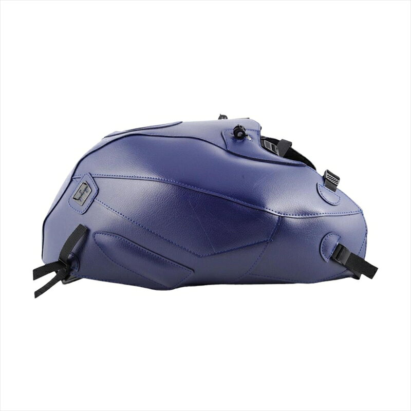 ■メーカー名：BAGSTER(バグスター) ■メーカー品番：1541L ■JAN：4548664982110 ・適応車両：R1200R 07-13 ヨーロッパのバイク文化が生んだタンクをカバーするための商品。幅広いカラーバリエーションで、愛車のイメージチェンジに最適です。タンクの保護はもちろん、専用タンクバッグのベースとしてもご使用いただけます。マグネット式の製品と違い、高速走行中にバッグが浮く心配はありません。色[カラー]：ダークブルー 材質[素材]：PVC(合皮) 加工[有/無]：無 内容量[数量]：タンクカバー本体 型番：1541 備考：※仕様変更によりバックルの色が写真と異なる場合がございます。仕様のご指定はお受けできかねますのでご了承ください。 特記事項：合皮製のため装着後、車体に馴染むまでしばらく時間がかかります。特に給油口付近、フチの部分など若干浮いた状態になる場合がございますが、仕様ですので製品に問題はありません。タンクバッグ装着時、バッグのサイズ・車種によっては乗車姿勢やハンドリングに支障が出たり、カウルへの干渉が発生する場合がございます。乗車前には必ず運転操作に問題が無いかご確認ください。 使用上の注意：【取付時】タンクに砂等の異物が入っている場合、擦れてタンクに細かな傷が発生する可能性があります。洗車後タンクが乾いた状態で取り付けを行ってください。【お手入れ】定期的に取り外し、タンクとタンクカバーのクリーニング、およびメンテナンスを行ってください。汚れが気になる場合は、マイクロファイバーでふき取るか、中性洗剤を使用し、ぬるま湯で洗い流してください。万が一雨などで濡れた場合には、陰干しをして、乾燥した上でご使用ください。 ※画像注意書き ： 画像1： 画像2：※2021年10月頃よりバックル部の色がシルバーへ仕様変更されております。 画像3：※2021年10月頃よりバックル部の色がシルバーへ仕様変更されております。 画像4：※2021年10月頃よりバックル部の色がシルバーへ仕様変更されております。 画像5：※2021年10月頃よりバックル部の色がシルバーへ仕様変更されております。 画像6： 画像7： 画像8： 画像9： 画像10： ■カテゴリ：車用品・バイク用品 ＞＞ バイク用品 ＞＞ アクセサリー ＞＞ バッグ・ケース ＞＞ その他 ■分類：バイク用品,バイクパーツ（オートバイ/二輪車/モーターサイクル） ■有名バイク：ネイキッド,アメリカン,モタード,デュアルパーパス,レーサーレプリカ・スーパースポーツ,ツアラー/クルーザー,ミニバイク,ビッグスクーター,スクーター(原付バイク),ビジネスバイク,オンロード,オフロード,電動 ■キーワード：ツーリング(ロングツーリング),通勤,通学,ソロ,街乗り