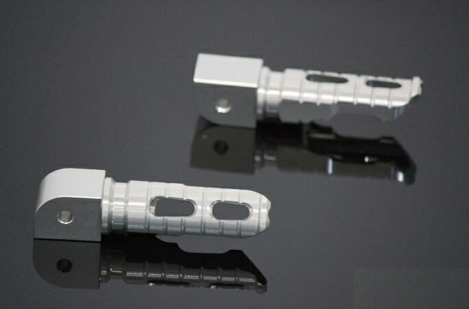 バイク用品 ステップマッドマックス マッドマックス CNCタンデムステップ シルバー カワサキ Z1000 などMM05-0138-SV 4548916818549取寄品