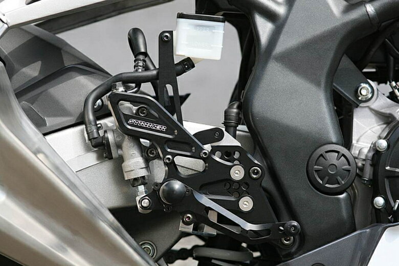 バイク用品 ステップストライカー ストライカー ステップキット TypeS＆R TYPE-2 BLK CBR250RR 17-20SS-AA2136B2 4580363912180取寄品 セール