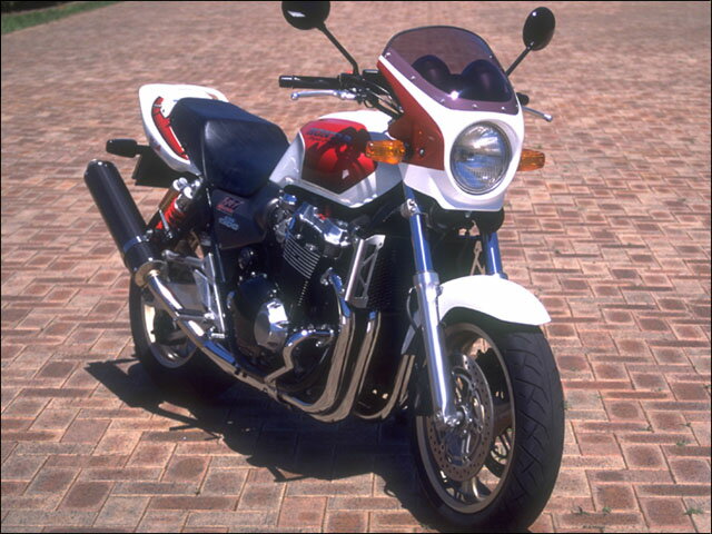 バイク用品 外装 カウルシックデザイン ロードコメット Cフェニックスブルー スモーク CB1300SF -02CHIC DESIGN RC32-CPB/2 取寄品 セール