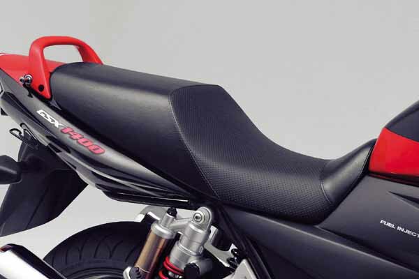 【5日前後で発送】 バイク用品 外装DAYTONA デイトナ COZYシート D.メッシュ COMP GSX1400 -0546886 4909449229934取寄品 セール