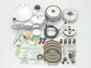 【KITACO】キタコ ULTRAクラッチKIT TYPE-X SLV モンキー ゴリラ■カタログ品番：P047-2561■メーカー品番：317-1123730■JAN：4990852079377適応車両：モンキー／ゴリラ 素材 ： クラッチカバー:アルミダイキャスト製 シルバー/キタコ製5速クロスミッション用 商品説明 アルミダイキャスト製のオイルエレメント内蔵クラッチカバー、メインシャフト側に移行し4枚ディスク化されたクラッチユニット、ハイギアード化された一次減速比等、全ては高回転高出力化されたエンジン性能をフルに発揮できるように設計されたクラッチKITです。 また、5速クロスミッションASSYタイプ3を付属したお求め易いULTRAドライブKITも設定しています。 ●クラッチ本体をノーマル一次側（クランクシャフト）から二次側（メインシャフト）に移行。これにより、クランクシャフトの負担を減らし、レスポンスの向上とパワーアップに貢献します。 ●強化クラッチスプリングの採用とクラッチディスク数を4枚に増やし、高出力化した場合でも安定した動力の伝達が可能。 ●高出力化に対応させる為、一次減速比を3.666に設定。クラッチ本体の耐用回転数も向上。 ※ノーマルミッション車用の装着にはメインシャフトの交換が必要です。 備考 ○キタコ製Lレバー＆ホルダーSET及び、モンキーバハのノーマルレバーホルダー対応 ※モンキー遠心クラッチ車に装着する場合はギアシフトスピンドルSETが別途必要です。 ※5速クロスミッションタイプ1（廃番）に装着する場合はタイプ1対応スーパー/ULTRAクラッチ用メインシャフト（ロングタイプ）が別途必要です。 適合車種 モンキー/ゴリラ FNO,Z50J-1000001- FNO,AB27-1000001-1899999 モンキーバハ 全車種 画像注意書き ： ■商品分類：バイク用品、オートバイ（モーターサイクル）パーツ ■カテゴリ：車、バイク、自転車 ＞ バイク ＞ クラッチ、駆動系 ＞ トランスミッション ■対象：男性(メンズ)、女性(レディース) ■用途：ツーリング(ロングツーリング)、通勤、通学 ※号機番号と適応車種を必ずご確認のうえ、ご注文くださいますようお願い致します。ご不明点等は、ご注文前にお問合せください。 ※掲載商品と実際の商品との色合いが異なる場合がございます。ご了承の程、宜しくお願い致します。 ※商品は予告なく仕様の変更や販売を終了している場合がございますので予めご了承下さい。 ※画像は装着画像や塗装済みのイメージ画像の場合がございます。 ※画像に含まれる、小道具等は商品には含まれておりません。 ※画像は装着イメージです。車両本体は商品に含まれておりません。