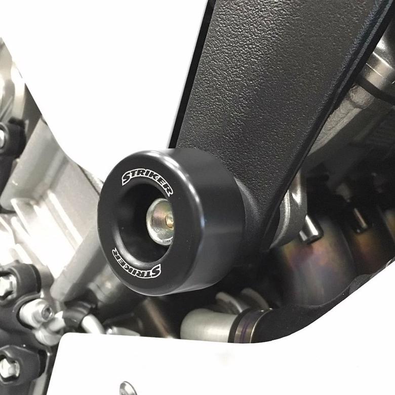 バイク用品 外装STRIKER ストライカー ガードスライダー 黒ジュラコン YZF-R1 15-SS-GS127A-F1 4580363932096取寄品 セール