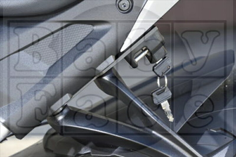 バイク用品 ヘルメットベビーフェイス ヘルメットロック シートレール取付 GSX-S1000 21-22009-LCS10BK 4589981501110取寄品