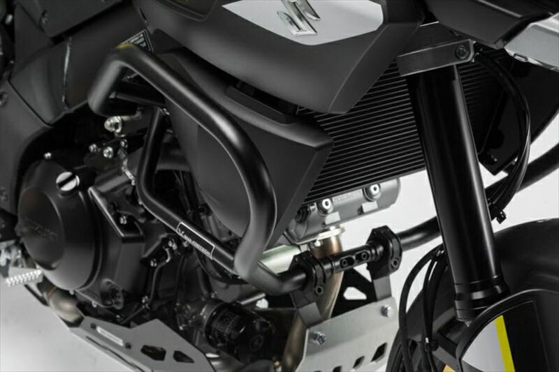 【SW-MOTECH(エスダブリューモーテック)】クラッシュバー BLK V-STROM1000 14-19■カタログ品番：P115-4809■メーカー品番：SBL0544010001/B■JAN：4538792195957適応車両：V-STROM1000 14-19 キャッチフレーズ ：◆転倒時に最大限の安全を 【適合情報】スズキ[SUZUKI]…DL1000 V-STROM [V-ストローム1000]14-19 画像注意書き ： ■商品分類：バイクパーツ、オートバイパーツ（モーターサイクル） ■カテゴリ：車、バイク、自転車 ＞ バイク ＞ フレーム ＞ フレームスライダー ■対象：男性(メンズ)、女性(レディース) ■キーワード：ツーリング(ロングツーリング)、通勤、通学 ※号機番号と適応車種を必ずご確認のうえ、ご注文くださいますようお願い致します。ご不明点等は、ご注文前にお問合せください。 ※掲載商品と実際の商品との色合いが異なる場合がございます。ご了承の程、宜しくお願い致します。 ※商品は予告なく仕様の変更や販売を終了している場合がございますので予めご了承下さい。 ※画像は装着画像や塗装済みのイメージ画像の場合がございます。 ※画像に含まれる、小道具等は商品には含まれておりません。 ※画像は装着イメージです。車両本体は商品に含まれておりません。