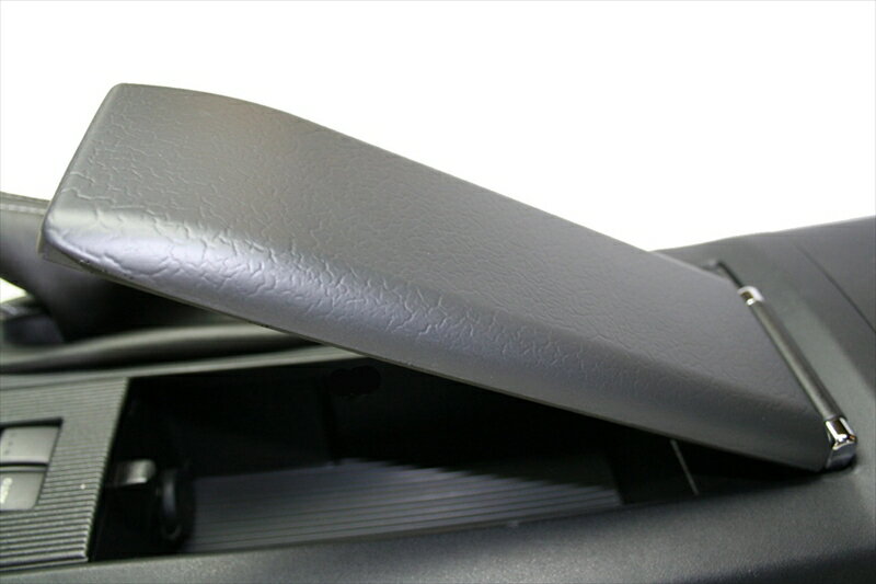 バイクパーツI.L.Motorsport(アイエルモータースポーツ) アームレストパッド 拡張センターコンソール用 ブラック/シルバーNC0-70224550255742027