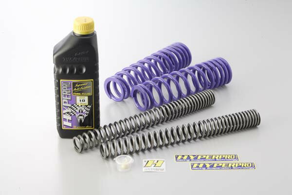 【HYPERPRO】ハイパープロ コンビKIT 22031490＋22031491 ローダウン約-30mm MT-01 05-09■カタログ品番：P008-0082■メーカー品番：22031492■JAN：4538792452005適応車両：ローダウン約-30mm MT-01 05-09 タイプ ： コンビキット （ローダウン約30mm） 調整 ： 装着後は車体バランスが大きく変化します。必ず前後のセッティングを行ってから乗車してください。 バネ ： スプリング:コンスタントライジングレート（フロント・リア） キャッチフレーズ ： ※30mm以上のローダウンの場合、車体状態によってショートサイドスタンドが必要な場合があります。プリロード調整ができる車種は、サイドスタンドが使用できるローダウン量に調整しながらセッティングを行ってください。●サイドスタンドを使用する時は、平坦な場所で一速にいれた状態で停車してください。（ローダウンのためノーマル時より車体が起きます） 適応車両 ： MT-01 05-09 商品説明・取扱注意事項 ： ◎KIT内容 ・フロントスプリング(22031490) オイル番手 10/油面 140mm ・リアスプリング(22031491) ・フロントフォークオイル1L ●スプリングタイプ：コンスタントライジングレート(フロント・リア) ※ハイパープロスプリングは体重75kgで設定されています。目安として10kg毎に10mmの調整を行って下さい。 例） 体重65kg→油面は規定値-10mm 体重95kg→油面は規定値+20mm ※サイドスタンド使用時は平坦な場所で一速にいれた状態で停車して下さい。(ローダウンの為ノーマル時より車体が起きます。) ※装着後は車体バランスが大きく変化します。必ず前後のセッティングを行ってから乗車して下さい。 商品概要等 ： スプリングの自由長を大きく変えずに、レート変更と油面調整で車高を下げるハイパープロならではのローダウンスプリング。車重のみ(1G)の状態では沈み込まず、乗車状態(1G’)でローダウンする設計のため、サイドスタンドのショート化が必要ありません。 ※前後のバランスを考慮して、フロント・リアあわせての交換が必要です。 画像注意書き ：イメージ画像です。 ■商品分類：バイク用品、オートバイ（モーターサイクル）パーツ ■カテゴリ：車、バイク、自転車 ＞ バイク ＞ サスペンション ＞ フロントフォーク ■対象：男性(メンズ)、女性(レディース) ■用途：ツーリング(ロングツーリング)、通勤、通学 ※号機番号と適応車種を必ずご確認のうえ、ご注文くださいますようお願い致します。ご不明点等は、ご注文前にお問合せください。 ※掲載商品と実際の商品との色合いが異なる場合がございます。ご了承の程、宜しくお願い致します。 ※商品は予告なく仕様の変更や販売を終了している場合がございますので予めご了承下さい。 ※画像は装着画像や塗装済みのイメージ画像の場合がございます。 ※画像に含まれる、小道具等は商品には含まれておりません。 ※画像は装着イメージです。車両本体は商品に含まれておりません。