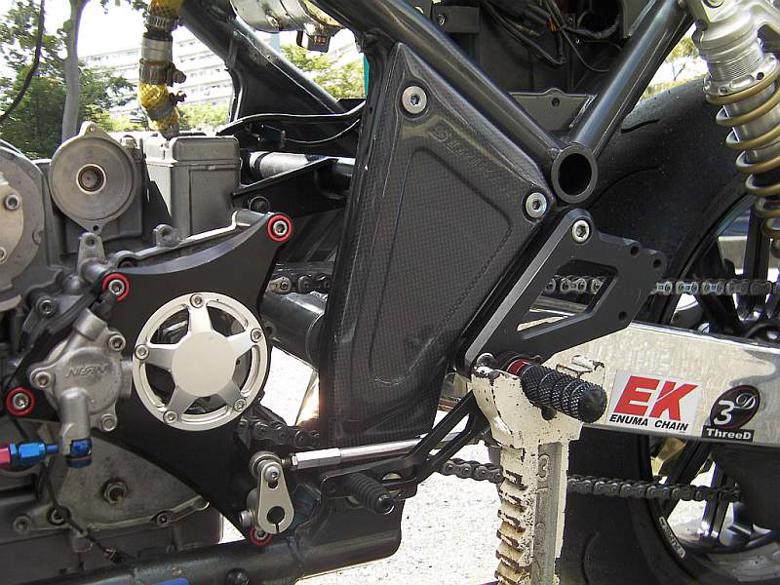 バイク用品 外装STRIKER ストライカー エアロデザインカーボンピポットカバー ZEPHYR1100SAD-PP02C 4548664914098取寄品 セール