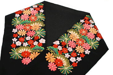 半衿 半襟 振袖 成人式 豪華刺繍 黒地 ブラック 赤 ピンク 緑 松竹梅 菊 金糸 シルエリー Silelly おしゃれ半衿 カラー半衿 刺繍半衿 お洒落着用 レトロ アンティーク モダン 高級 成人式 前撮り ランチ ディナー デート 街歩き ポリエステル 日本製 No.10-0646