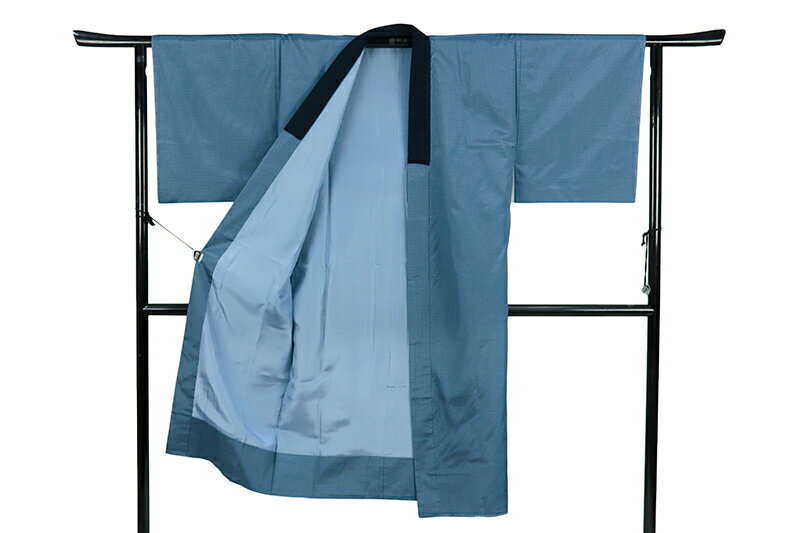 【 中古 】 長襦袢 本場 大島紬 着物 中古 リサイクル 新古品 メンズ 正絹 着物 半衿付き 青 黒 亀甲文様 仕立て上がり お洒落 カジュアル 身丈134.5cm 裄70cm 日本サイズ No.3-0470