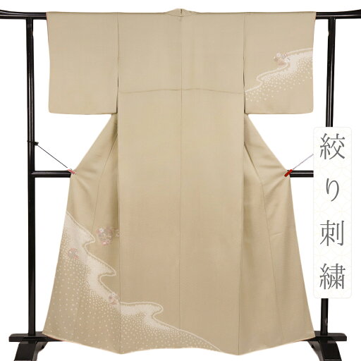 【 中古 】 訪問着 中古 絞り リサイクル 着物 七五三 正絹 綸子 ベージュ 刺繍 ちりめん 黄色 鹿の子 花の丸 楓 紅葉 笠 杜若 菊 椿 亀甲繋ぎ 流水 紗綾形 身丈167cm 裄65cm Lサイズ 袷 お洒落 大人 フォーマル 結婚式 礼装用 No.i3-0687 【 中古 】 訪問着 中古 絞り リサイクル 着物 七五三 正絹 綸子 ベージュ 刺繍 ちりめん 黄色 鹿の子 花の丸 楓 紅葉 笠 杜若 菊 椿 亀甲繋ぎ 流水 紗綾形 身丈167cm 裄65cm Lサイズ 袷 お洒落 大人 フォーマル 結婚式 礼装用 No.i3-0687