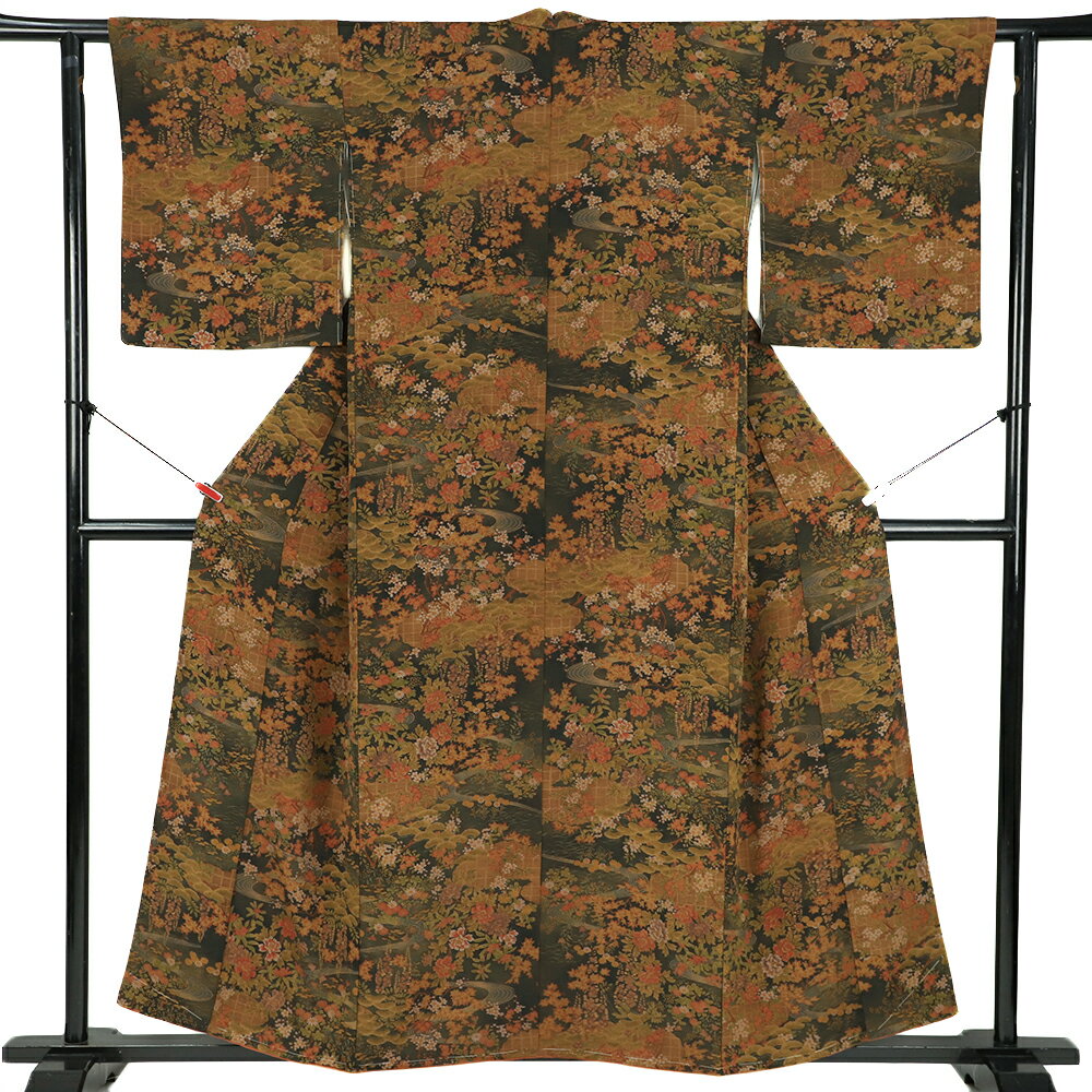 【 中古 】 樽本伊勢蔵 小紋 リサイクル 着物 正絹 カジュアル 黄土色 松 梅 桜 牡丹 楓 菊 藤 水 雲取り 格子 身丈164cm 裄69cm Lサイズ ちりめん 友禅染 仕立て上がり No.i3-0785