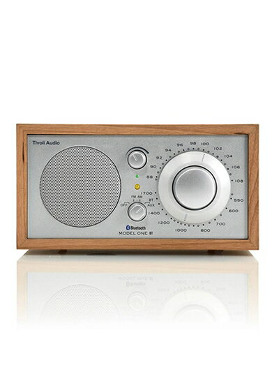 【お品物お届けまでの流れについて】・ご注文：24時間365日受け付けております。・ご注文の確認と入金：入金*が完了いたしましたらお品物の手配をさせていただきます・お届け：商品ページにございます最短お届け日数〜+3日前後でのお届けとなります。*前払いやお支払いが遅れた場合は入金確認後配送手配となります、ご理解くださいますようお願いいたします。【中古品の不良対応について】・お品物に不具合がある場合、到着より7日間は返品交換対応*を承ります。初期不良がございましたら、購入履歴の「ショップへお問い合わせ」より不具合内容を添えてご連絡ください。*代替え品のご提案ができない場合ご返金となりますので、ご了承ください。・お品物販売前に動作確認をしておりますが、中古品という特性上配送時に問題が起こる可能性もございます。お手数おかけいたしますが、お品物ご到着後お早めにご確認をお願い申し上げます。【在庫切れ等について】弊社は他モールと併売を行っている兼ね合いで、在庫反映システムの処理が遅れてしまい在庫のない商品が販売中となっている場合がございます。完売していた場合はメールにてご連絡いただきますの絵、ご了承ください。【重要】・当社中古品は、製品を利用する上で問題のないものを取り扱っておりますので、ご安心して、ご購入いただければ幸いです。・商品の画像及びシリアルナンバーを弊社の方で控えておりますので、すり替え・模造品対策店舗として安心してお買い求めください。・掲載されております画像は全てイメージとなります。実際の商品とは色味等異なる場合がございますので、ご了承ください。・中古品の特性上、外箱,取り扱い説明書,ドライバ用CD-ROM等は付属いたしません。ドライバ用CD-ROMが必要な製品の場合は、公式サイトよりダウンロードください。・商品名に【付属、特典、○○付き、ダウンロードコード】等の記載があっても中古品の場合は基本的にこれらは付属致しません。・当ストアでは取り付けサービスはございません。ご理解いただいた上でご購入いただければ幸いです。・リモコンが必要な商品の場合、互換性リモコンである場合がございます。動作は問題ございませんので、ご了承の上ご安心してお買い求めください。・その他付属品(接続ケーブル,バッテリー....etc)も、互換性品となる場合がございます。動作確認はきちんとしておりますので、ご了承の上ご安心してお買い求めください。下記はメーカーインフォになりますため、保証等の記載がある場合や、付属品詳細の記載がある場合がございますが、こちらの製品は中古品ですのでメーカー保証の対象外となり、付属品に関しましても、製品の機能として損なわない付属品（保存袋、ストラップ...ect）は基本的には付属いたしません。かならずご理解いただいた上で、ご購入ください。Tivoli Audio Model One BT チボリオーディオ モデルワン BT（チェリー/シルバー）