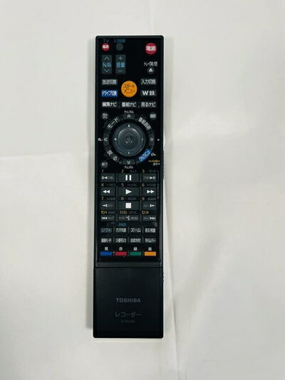【お届け日について】お届け日の"指定なし"で、記載の最短日より早くお届けできる場合が多いです。お品物をなるべく早くお受け取りしたい場合は、お届け日を"指定なし"にてご注文ください。お届け日をご指定頂いた場合、ご注文後の変更はできかねます。【お品物お届けまでの流れについて】・ご注文：24時間365日受け付けております。・ご注文の確認と入金：入金*が完了いたしましたらお品物の手配をさせていただきます・お届け：商品ページにございます最短お届け日数±3日前後でのお届けとなります。*前払いやお支払いが遅れた場合は入金確認後配送手配となります、ご理解くださいますようお願いいたします。【中古品の不良対応について】・お品物に不具合がある場合、到着より7日間は返品交換対応*を承ります。初期不良がございましたら、購入履歴の「ショップへお問い合わせ」より不具合内容を添えてご連絡ください。*代替え品のご提案ができない場合ご返金となりますので、ご了承ください。・お品物販売前に動作確認をしておりますが、中古品という特性上配送時に問題が起こる可能性もございます。お手数おかけいたしますが、お品物ご到着後お早めにご確認をお願い申し上げます。【在庫切れ等について】弊社は他モールと併売を行っている兼ね合いで、在庫反映システムの処理が遅れてしまい在庫のない商品が販売中となっている場合がございます。完売していた場合はメールにてご連絡いただきますの絵、ご了承ください。【重要】・当社中古品は、製品を利用する上で問題のないものを取り扱っておりますので、ご安心して、ご購入いただければ幸いです。・商品の画像及びシリアルナンバーを弊社の方で控えておりますので、すり替え・模造品対策店舗として安心してお買い求めください。・掲載されております画像は全てイメージとなります。実際の商品とは色味等異なる場合がございますので、ご了承ください。・中古品の特性上、外箱,取り扱い説明書,ドライバ用CD-ROM等は付属いたしません。ドライバ用CD-ROMが必要な製品の場合は、公式サイトよりダウンロードください。・商品名に【付属、特典、○○付き、ダウンロードコード】等の記載があっても中古品の場合は基本的にこれらは付属致しません。・当ストアでは取り付けサービスはございません。ご理解いただいた上でご購入いただければ幸いです。・リモコンが必要な商品の場合、互換性リモコンである場合がございます。動作は問題ございませんので、ご了承の上ご安心してお買い求めください。・その他付属品(接続ケーブル,バッテリー....etc)も、互換性品となる場合がございます。動作確認はきちんとしておりますので、ご了承の上ご安心してお買い求めください。下記はメーカーインフォになりますため、保証等の記載がある場合や、付属品詳細の記載がある場合がございますが、こちらの製品は中古品ですのでメーカー保証の対象外となり、付属品に関しましても、製品の機能として損なわない付属品（保存袋、ストラップ...ect）は基本的には付属いたしません。かならずご理解いただいた上で、ご購入ください。東芝 HDD&DVDレコーダー リモコン SE-R0382 79105193