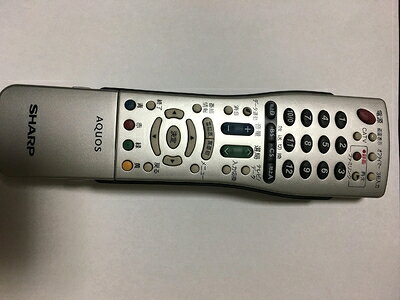 【お届け日について】お届け日の"指定なし"で、記載の最短日より早くお届けできる場合が多いです。お品物をなるべく早くお受け取りしたい場合は、お届け日を"指定なし"にてご注文ください。お届け日をご指定頂いた場合、ご注文後の変更はできかねます。【お品物お届けまでの流れについて】・ご注文：24時間365日受け付けております。・ご注文の確認と入金：入金*が完了いたしましたらお品物の手配をさせていただきます・お届け：商品ページにございます最短お届け日数±3日前後でのお届けとなります。*前払いやお支払いが遅れた場合は入金確認後配送手配となります、ご理解くださいますようお願いいたします。【中古品の不良対応について】・お品物に不具合がある場合、到着より7日間は返品交換対応*を承ります。初期不良がございましたら、購入履歴の「ショップへお問い合わせ」より不具合内容を添えてご連絡ください。*代替え品のご提案ができない場合ご返金となりますので、ご了承ください。・お品物販売前に動作確認をしておりますが、中古品という特性上配送時に問題が起こる可能性もございます。お手数おかけいたしますが、お品物ご到着後お早めにご確認をお願い申し上げます。【在庫切れ等について】弊社は他モールと併売を行っている兼ね合いで、在庫反映システムの処理が遅れてしまい在庫のない商品が販売中となっている場合がございます。完売していた場合はメールにてご連絡いただきますの絵、ご了承ください。【重要】・当社中古品は、製品を利用する上で問題のないものを取り扱っておりますので、ご安心して、ご購入いただければ幸いです。・商品の画像及びシリアルナンバーを弊社の方で控えておりますので、すり替え・模造品対策店舗として安心してお買い求めください。・掲載されております画像は全てイメージとなります。実際の商品とは色味等異なる場合がございますので、ご了承ください。・中古品の特性上、外箱,取り扱い説明書,ドライバ用CD-ROM等は付属いたしません。ドライバ用CD-ROMが必要な製品の場合は、公式サイトよりダウンロードください。・商品名に【付属、特典、○○付き、ダウンロードコード】等の記載があっても中古品の場合は基本的にこれらは付属致しません。・当ストアでは取り付けサービスはございません。ご理解いただいた上でご購入いただければ幸いです。・リモコンが必要な商品の場合、互換性リモコンである場合がございます。動作は問題ございませんので、ご了承の上ご安心してお買い求めください。・その他付属品(接続ケーブル,バッテリー....etc)も、互換性品となる場合がございます。動作確認はきちんとしておりますので、ご了承の上ご安心してお買い求めください。下記はメーカーインフォになりますため、保証等の記載がある場合や、付属品詳細の記載がある場合がございますが、こちらの製品は中古品ですのでメーカー保証の対象外となり、付属品に関しましても、製品の機能として損なわない付属品（保存袋、ストラップ...ect）は基本的には付属いたしません。かならずご理解いただいた上で、ご購入ください。シャープ テレビリモコン GA765WJSA