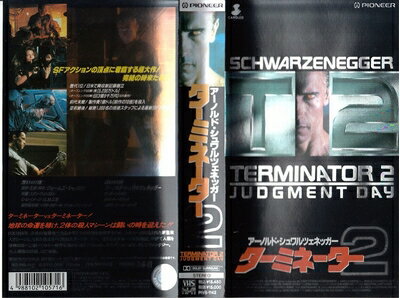 【お届け日について】お届け日の"指定なし"で、記載の最短日より早くお届けできる場合が多いです。お品物をなるべく早くお受け取りしたい場合は、お届け日を"指定なし"にてご注文ください。お届け日をご指定頂いた場合、ご注文後の変更はできかねます。【お品物お届けまでの流れについて】・ご注文：24時間365日受け付けております。・ご注文の確認と入金：入金*が完了いたしましたらお品物の手配をさせていただきます・お届け：商品ページにございます最短お届け日数±3日前後でのお届けとなります。*前払いやお支払いが遅れた場合は入金確認後配送手配となります、ご理解くださいますようお願いいたします。【中古品の不良対応について】・お品物に不具合がある場合、到着より7日間は返品交換対応*を承ります。初期不良がございましたら、購入履歴の「ショップへお問い合わせ」より不具合内容を添えてご連絡ください。*代替え品のご提案ができない場合ご返金となりますので、ご了承ください。・お品物販売前に動作確認をしておりますが、中古品という特性上配送時に問題が起こる可能性もございます。お手数おかけいたしますが、お品物ご到着後お早めにご確認をお願い申し上げます。【在庫切れ等について】弊社は他モールと併売を行っている兼ね合いで、在庫反映システムの処理が遅れてしまい在庫のない商品が販売中となっている場合がございます。完売していた場合はメールにてご連絡いただきますの絵、ご了承ください。【重要】当社中古品は、製品を利用する上で問題のないものを取り扱っております。ご安心して、ご購入いただければ幸いです。・中古品の特性上【破れ、パッケージの欠け,割れ、レンタル落ち、メモ書き】等がある場合がございます。・レンタル落ちの場合、タグ等が張り付いている場合がございますが、使用する上で問題があるものではございません。・商品名に【付属、特典、○○付き、ダウンロードコード】等の記載があっても中古品の場合は基本的にこれらは付属致しません。下記メーカーインフォになりますため、保証等の記載がある場合がございますが、こちらの製品は中古品ですのでメーカー保証の対象外となります。あらかじめご了承下さい。また、掲載されております画像は全てイメージとなります。実際の商品とは色味等異なる場合がございますので、ご了承ください。ターミネーター2(字幕スーパー版) [VHS]レビューI’LL BE BACK! 数々の記録をぬりかえて、あいつが、ターミネーターが帰ってきた!-- 内容（「VIDEO INSIDER JAPAN」データベースより）
