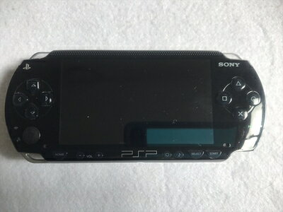 【中古】 PSP「プレイステーション・ポータブル」 (PSP-1000) 【メーカー生産終了】 【中古】 PSP「プレイステーション・ポータブル」 (PSP-1000) 【メーカー生産終了】