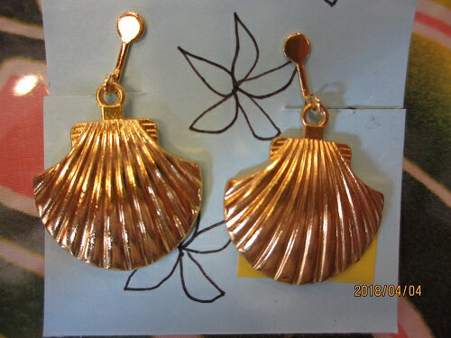 ゴールドカラー　シェル型　イヤリング大