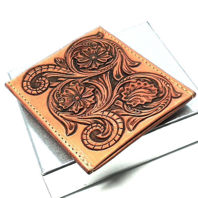 Zippoタバコケース 喫煙具のハヤミのマネークリップ シェリダンクラフト 本牛革 手彫り Leather Works カオス 薄型 日本製 コンパクト 収納 財布 ハンドメイド カードケース 彫刻 Money Clip おしゃれ 国産 ブランド かっこいい メンズ 高級 ギフト｜アングル2
