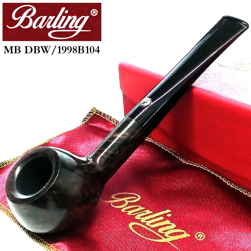 商品詳細 【Barling Pipes MB DBW】 バーリングパイプならではのスターリングシルバーのライオンが輝く高級パイプです。 ボウルには天然木を使用しており、スムース仕上げの木目が美しい仕上がり。 バーリングは全てのパイプのステムにスターリングシルバーのライオンの頭のマークをあしらっており、非常に高級感のある逸品です。 ベロアを使用した赤と黒のお洒落な専用のボックス付きで、プレゼントにも大変おすすめです。 -Barling Pipes- 銀細工師のベンジャミン バーリングがメシャムパイプを高品質の銀で飾りはじめ、B.バーリング アンド サンズ社（ロンドン）を1812年に設立。 バーリングは20世紀初頭に独自のブライヤーパイプを作り始め、その時代で最も称賛されるパイプメーカーの1つに成長しました。 その後1970年に工場は閉鎖されましたが、2020年KOPP社が復活させ、様々な仕上げのクラシックな形状でバーリングパイプの伝統を引継ぎました。 対応フィルター 9mm（フィルターは別売りとなります。） サイズ 約長さ150×高さ3.5×幅40mm ボウル内 約火皿径20×深さ28mm 重さ 約45g 材質 ブライヤー/エボナイト/スターリングシルバー ブランド バーリング 文字刻印 Barling MARYLEBONE Ye Olde Wood 付属品 専用BOX/保存袋 パッケージ、保存袋のデザインは変更になる場合がございます。 備考 天然木を使用しておりますので、1点1点木目や色合いが若干異なります。